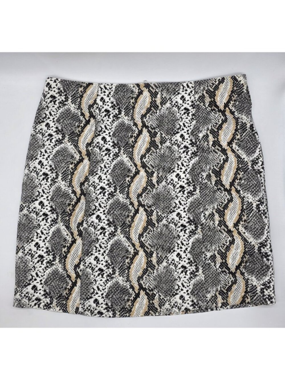 L Love Women's Skirt Size Medium Gray Snake Print Straight Pencil Mini Skirt